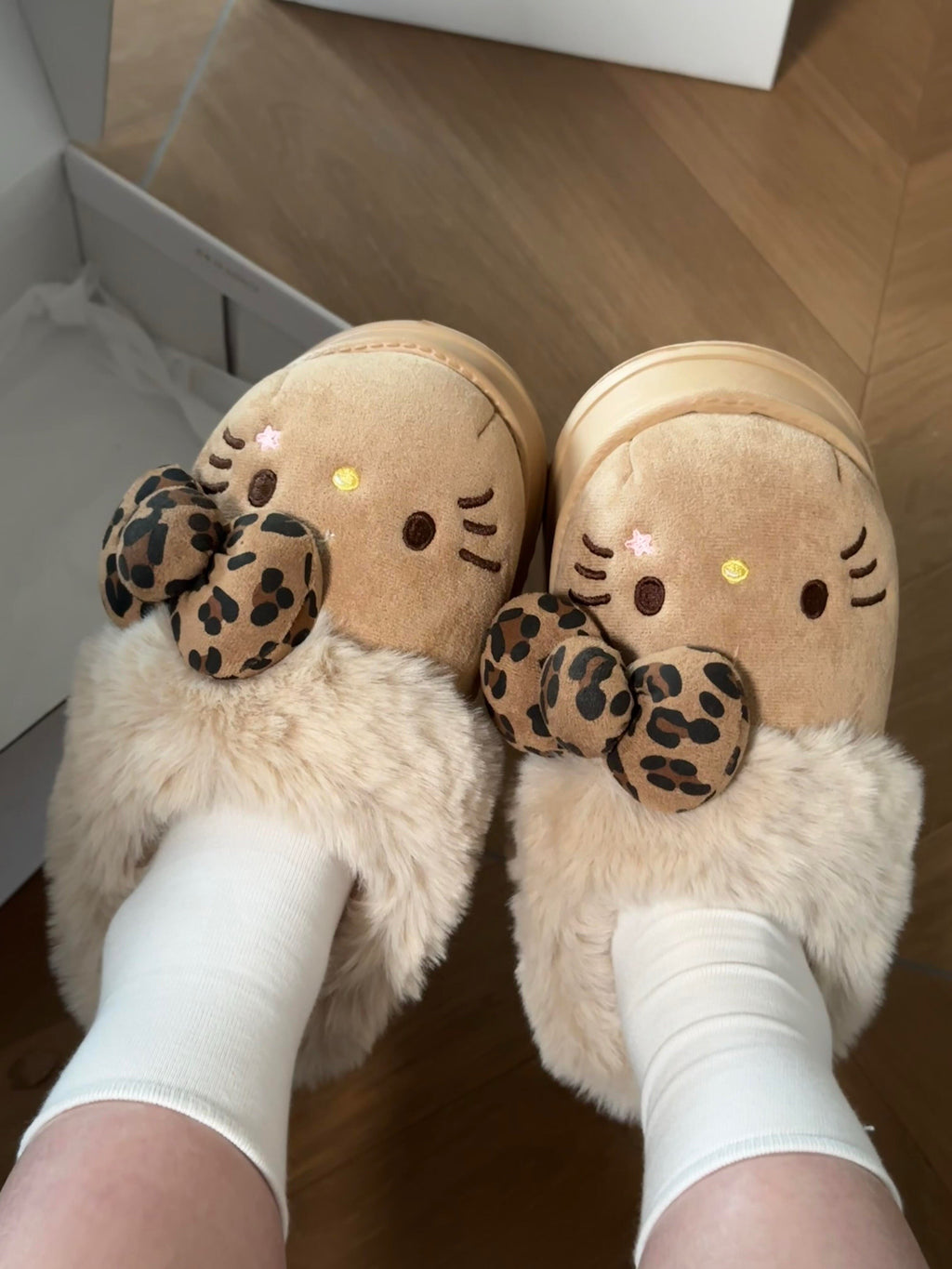 Kitty star smile fur slippers