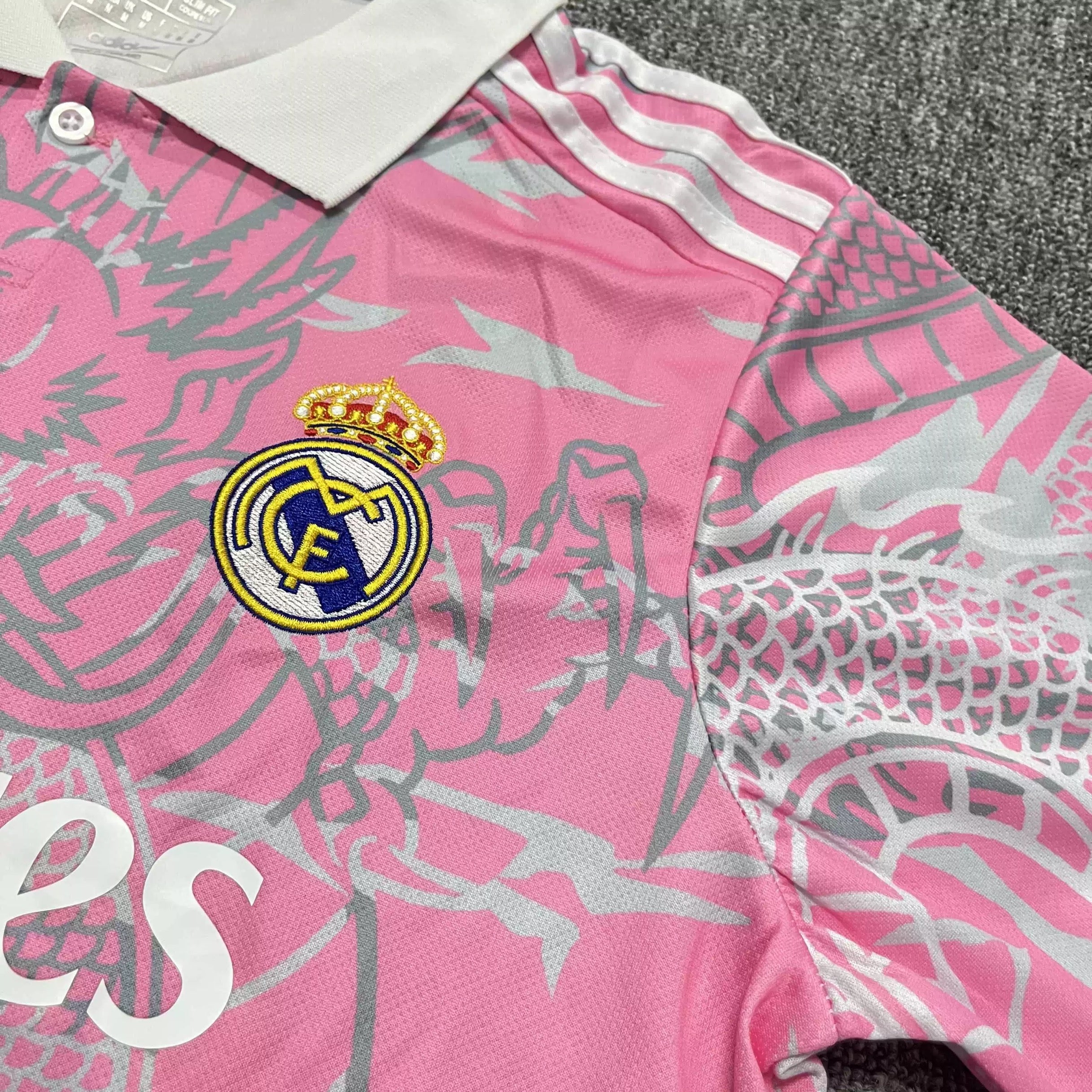 Kitty Real Madrid Jersey