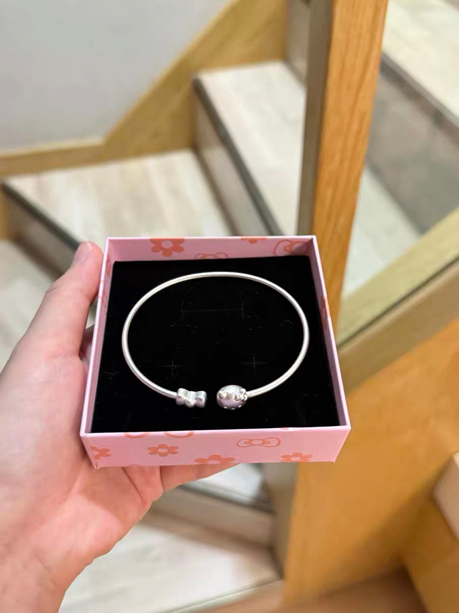 Twirl bow silver bracelet