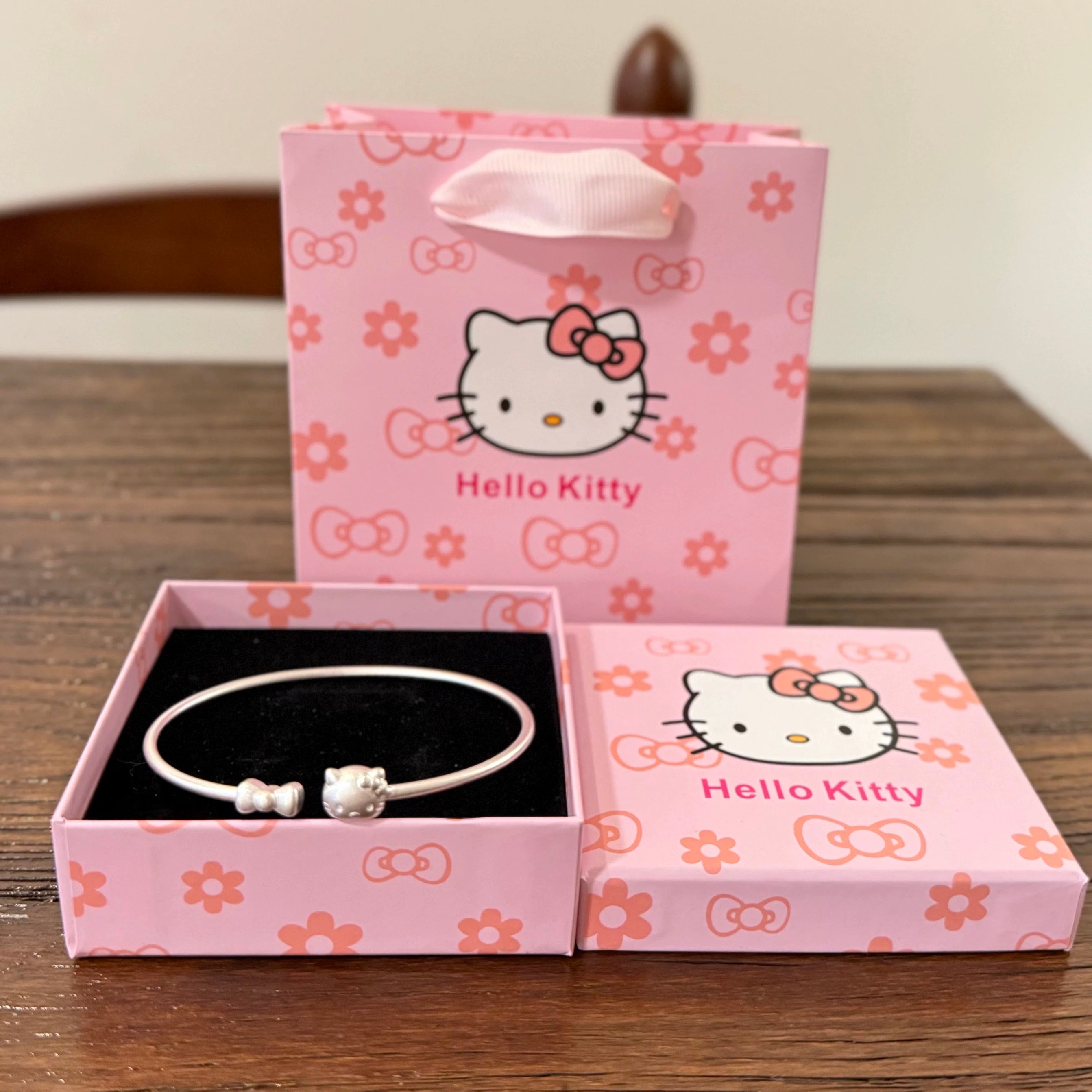 Twirl bow silver bracelet