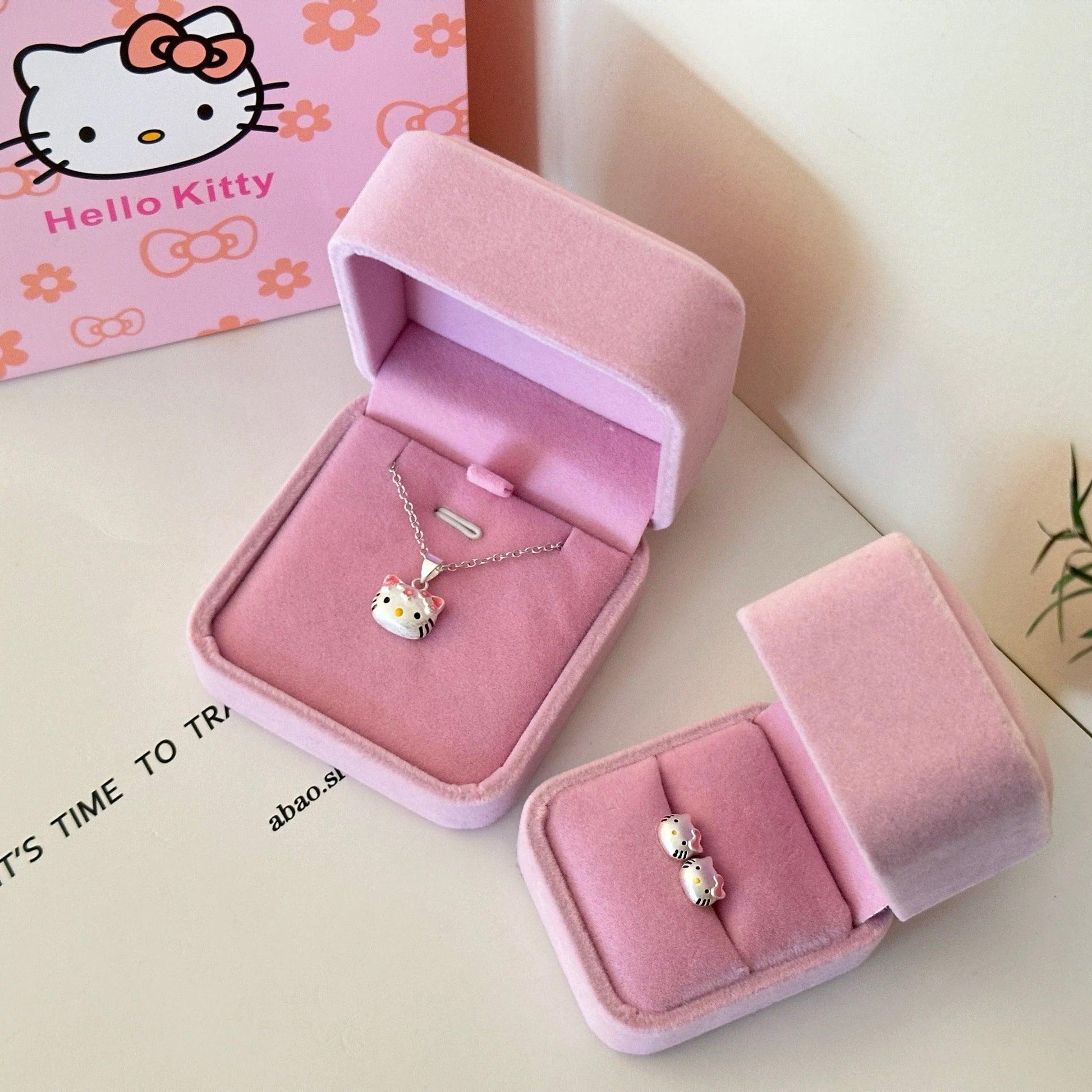 Kitty Delight Hello Kitty Pendant
